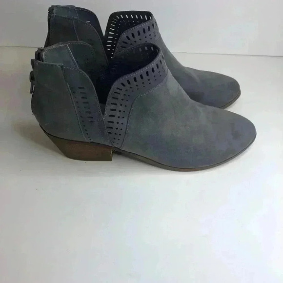 Carlos Santana Ladies Gray Bootie Zip back size 7.5 - Picture 2 of 5